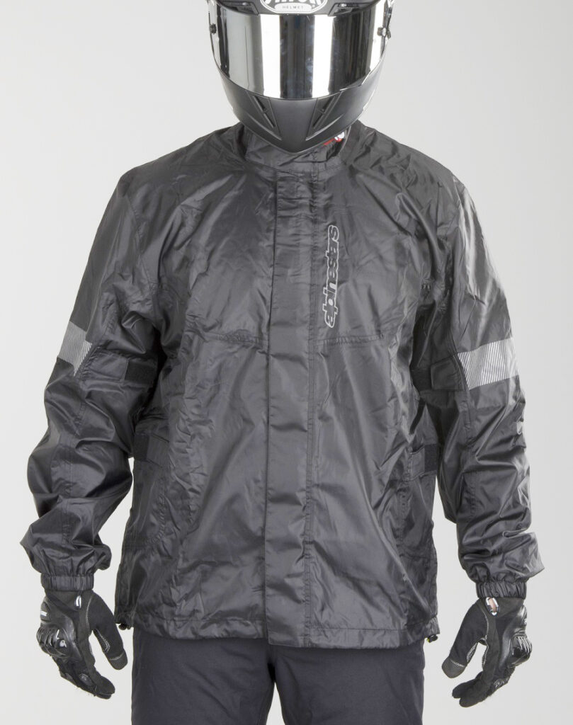 Trucos para no mojarte en moto rodando con lluvia 14 chubasquero agua