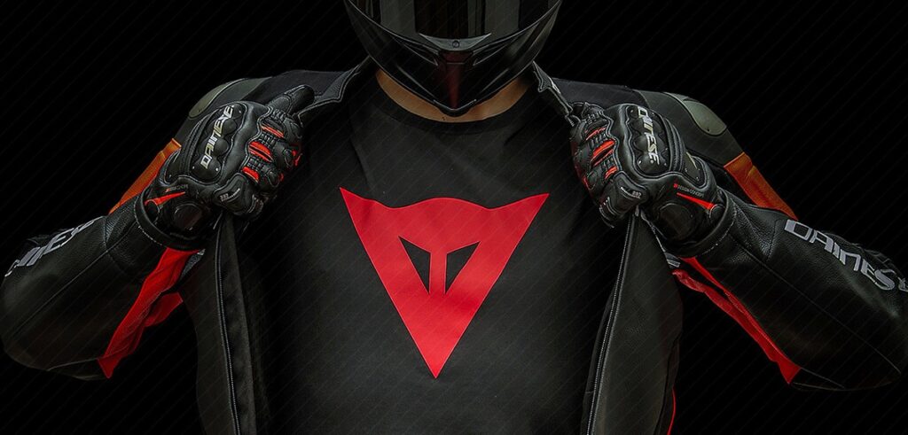 Ropa interior térmica: cómo emplearla conduciendo en moto durante el invierno 9 dainese interior apertura cierre