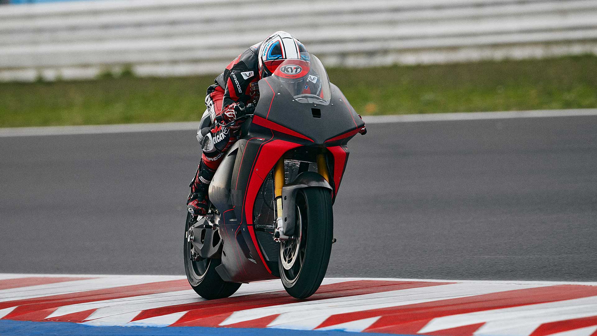 La futura Ducati de MotoE rueda por primera vez en el circuito de Misano 7 prueba-ducati-motoe-misano