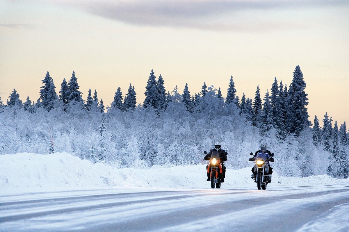 impresión sofá arco Ropa interior térmica: cómo emplearla conduciendo en moto durante el  invierno