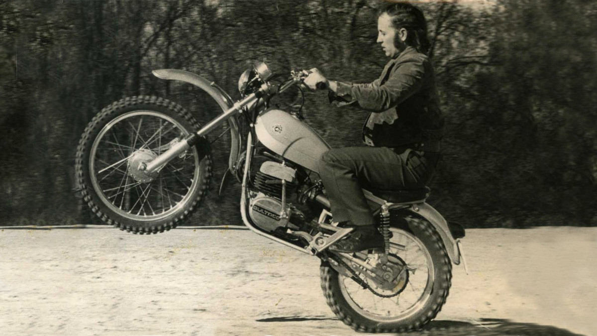 Javier Herero en moto