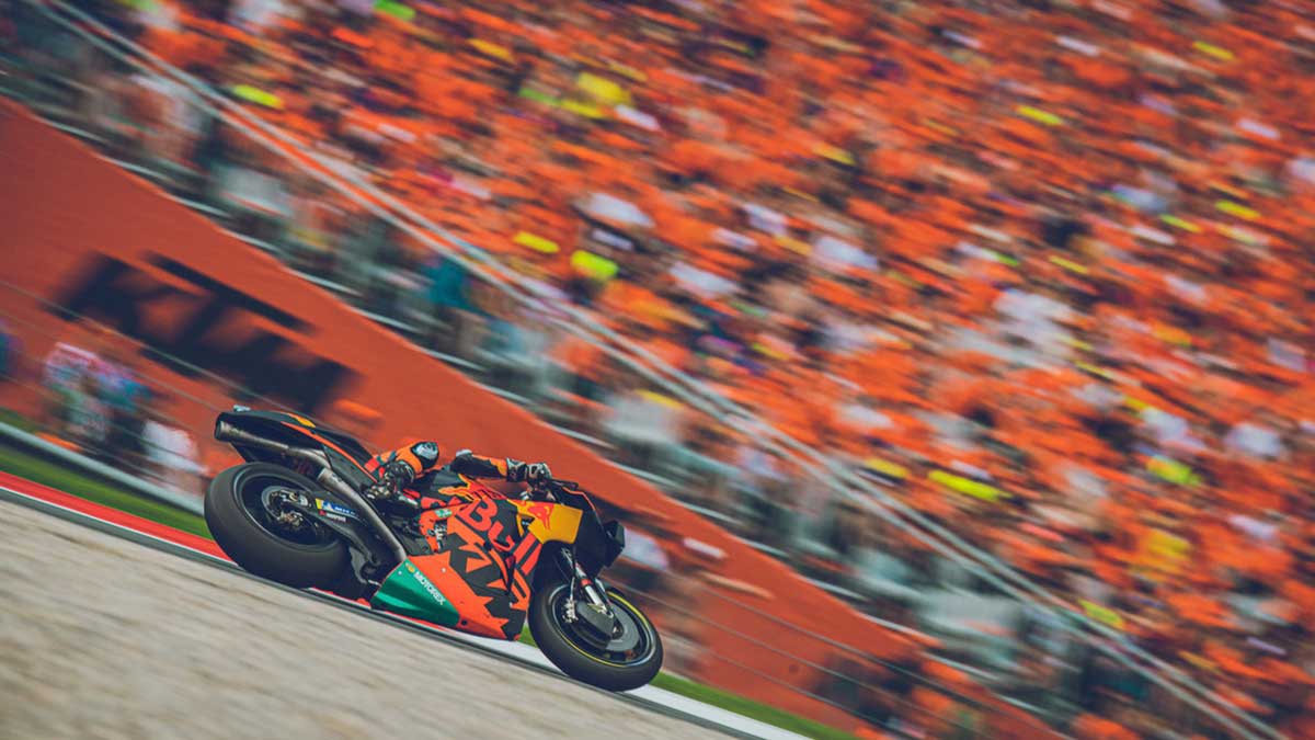 KTM ofrece el mejor regalo para estas Navidades 1 ktm-fan-tribune-catalunya-2022