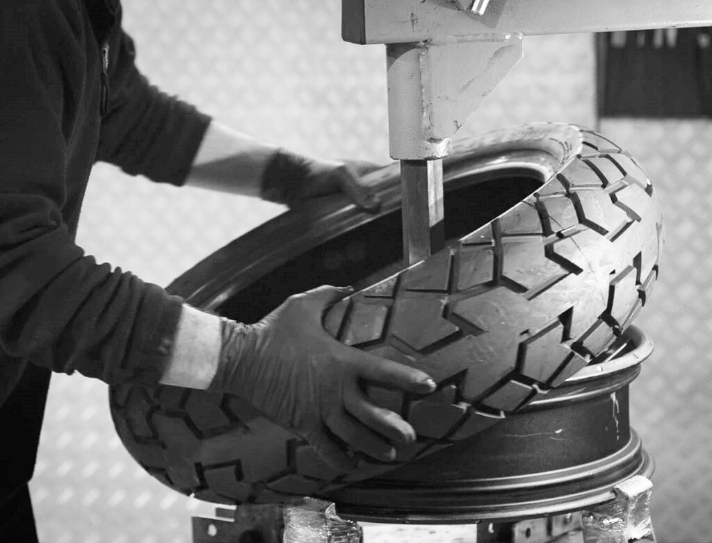 5 claves para entender los neumáticos de tu moto 15 neumaticos montaje