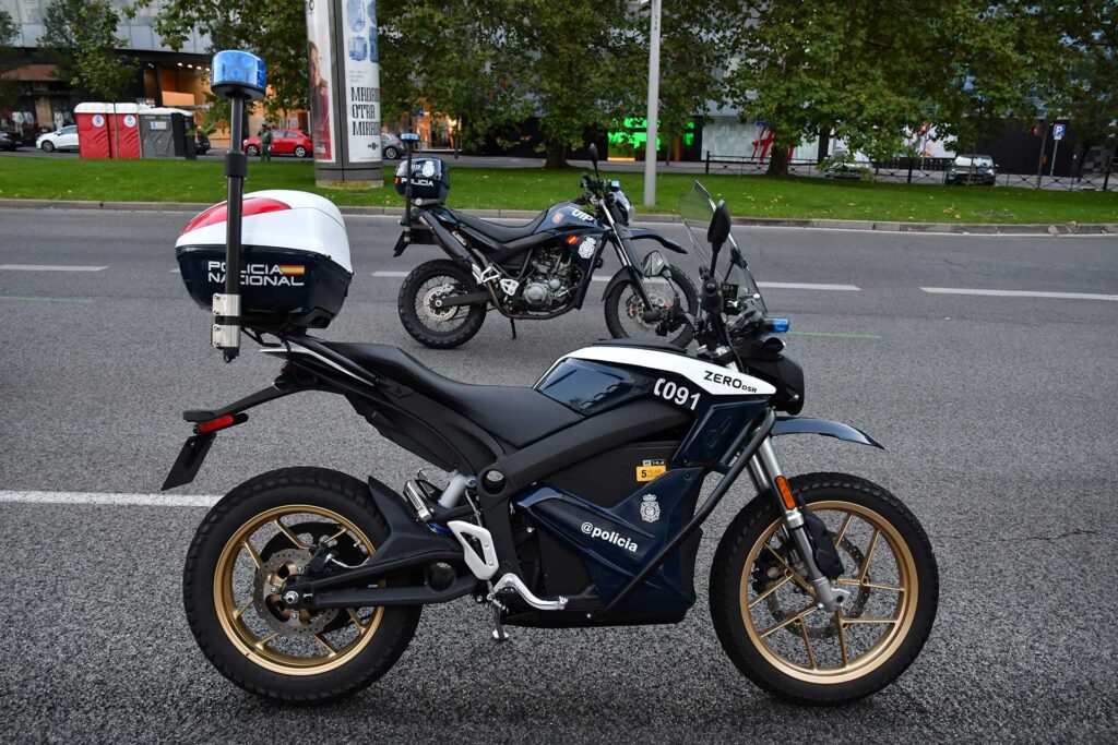 zero-motocycles-policia-nacional