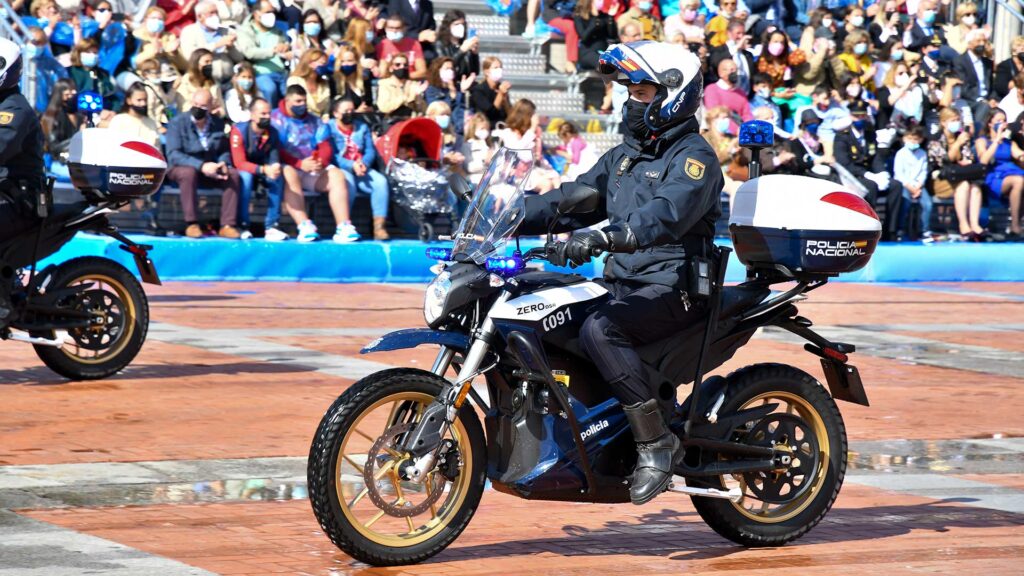 zero-motocycles-policia-nacional