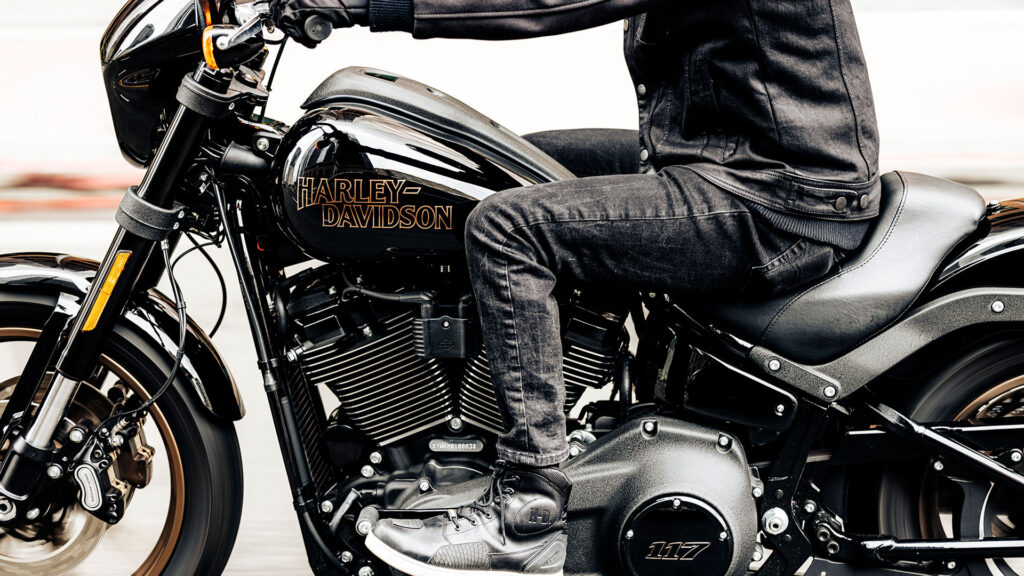 210249 my22 fxlrs low rider s riding jk 0028 210249 my22 fxlrs low rider s riding jk 0028