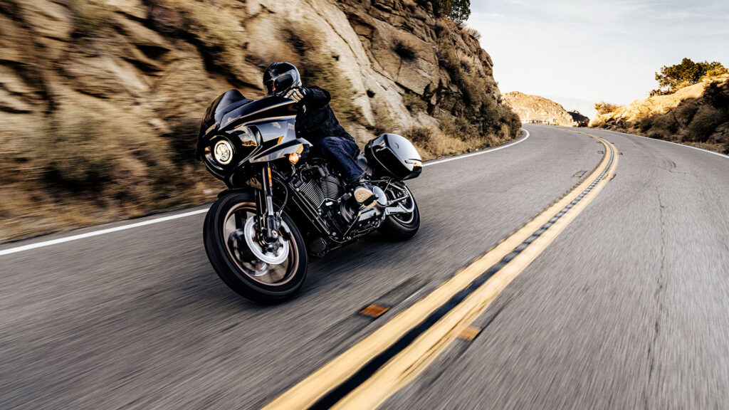 210249 my22 fxlrst low rider st riding sgt 0732 210249 my22 fxlrst low rider st riding sgt 0732