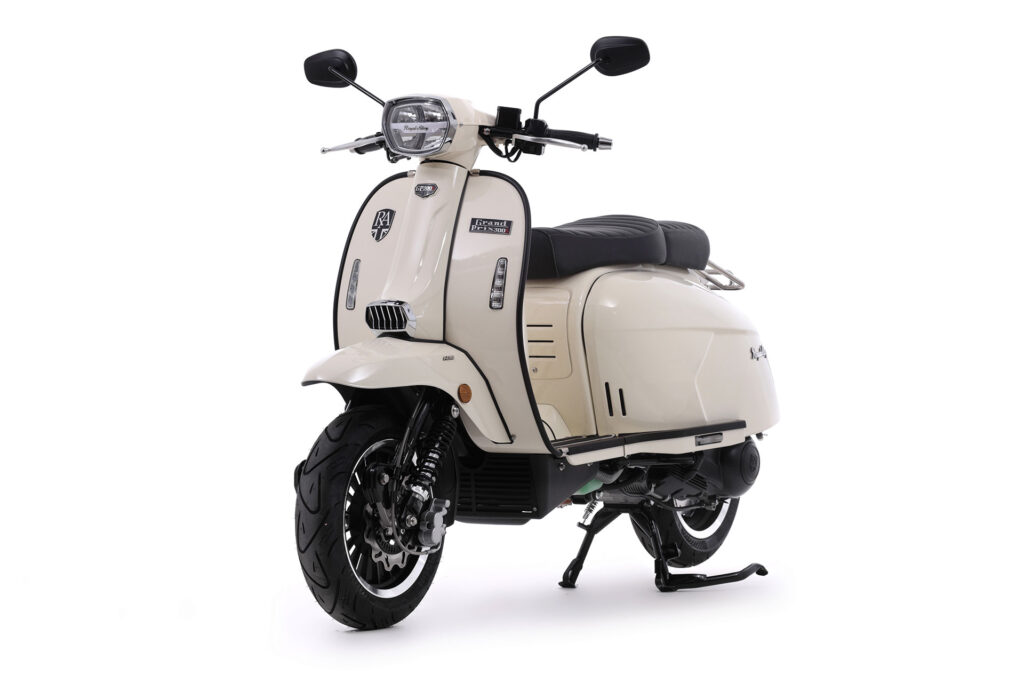 Royal Alloy actualiza sus modelos a la norma Euro5 en 2022 4 Royal Alloy GP 300S E5 blanco 18