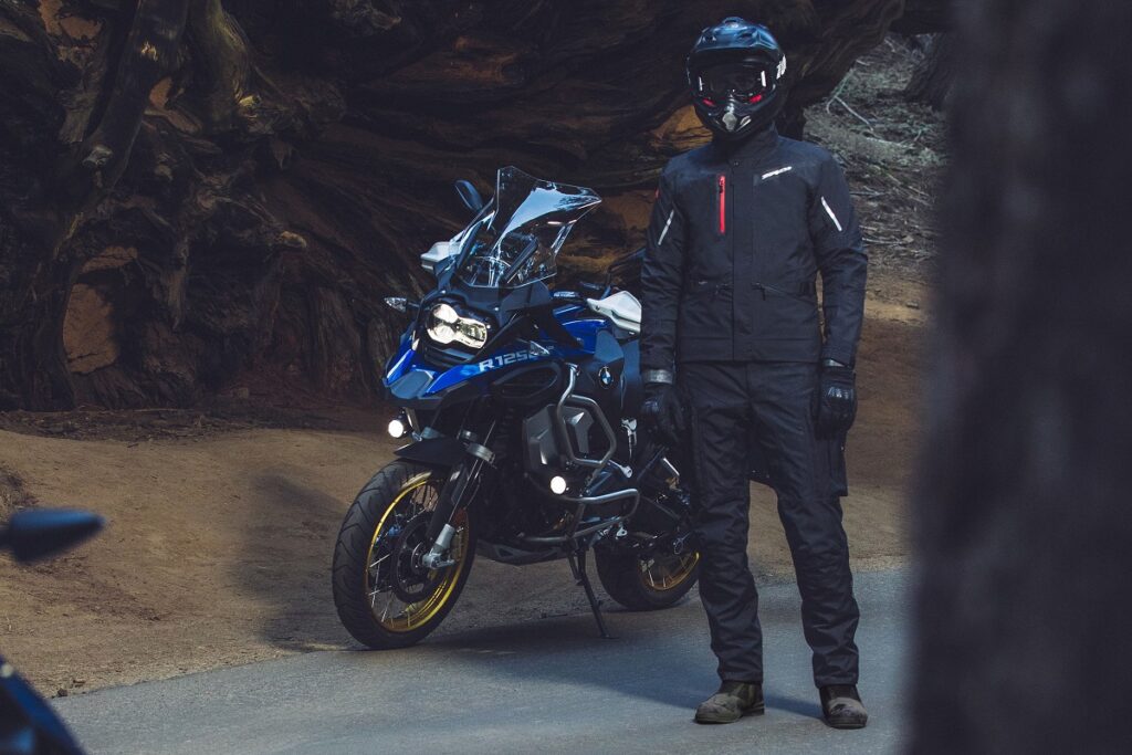 Qué chaqueta de moto elegir, ¿textil o cuero? 16 spidi mission t cierre