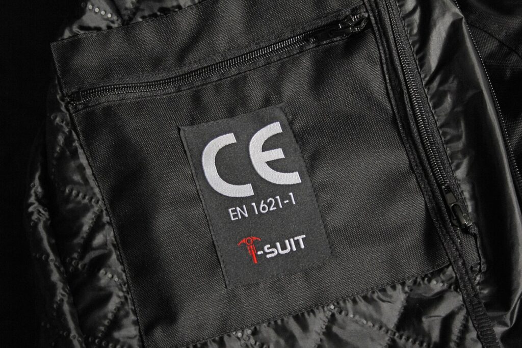 Qué chaqueta de moto elegir, ¿textil o cuero? 14 t suit berlin 4estaciones textil 1