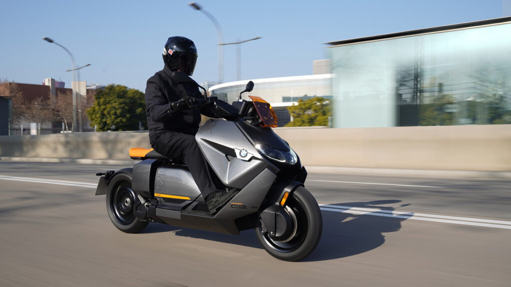 BMW Motorrad cierra 2022 con récord histórico de ventas 10 BMW CE 04