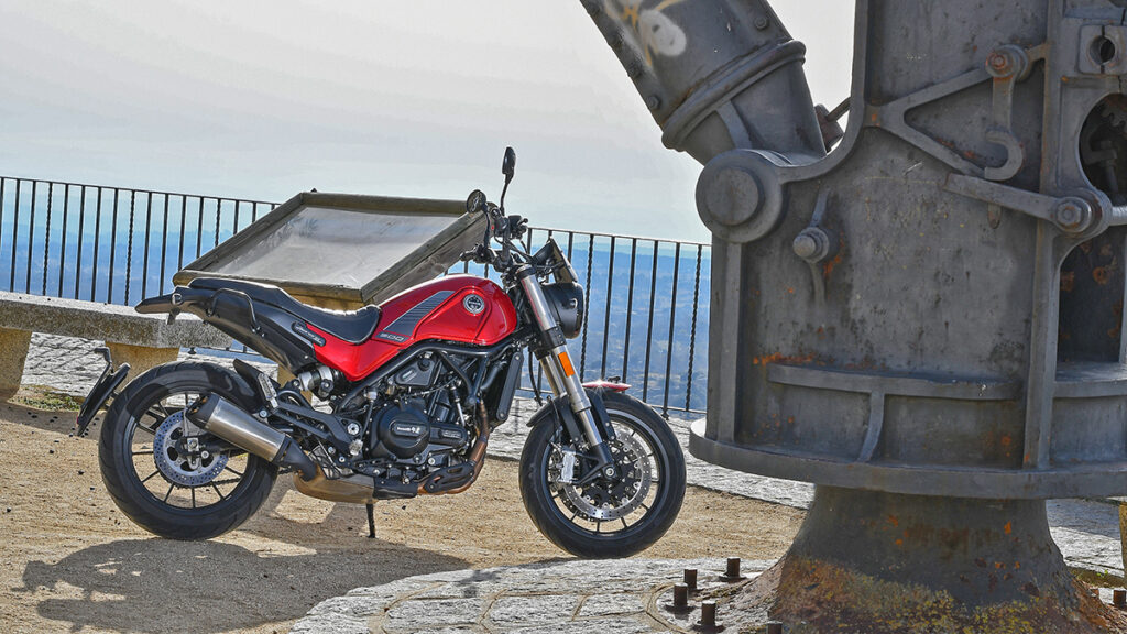 Neo-retro, naked, trail... Tres por uno para el carné A2 2 Benelli Leoncino 500 1