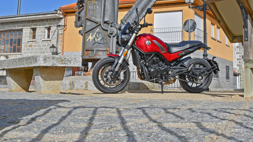 Benelli Leoncino 500 2