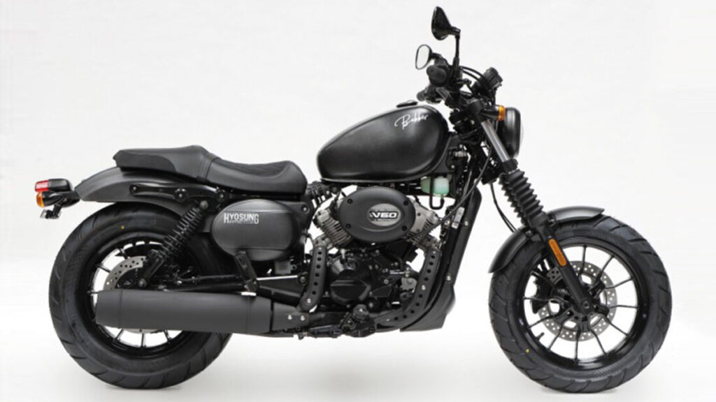 Las motos custom más baratas de cada marca en 2022 11 Hyosung Aquila Bobber GV 300