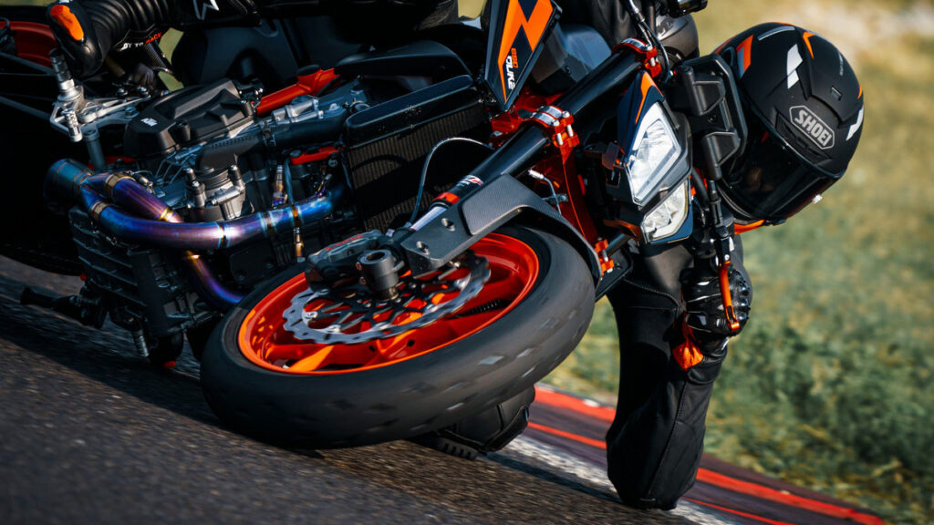 KTM 890 Duke R 2022: nuevo look 13 ktm-890-duke-r-2022