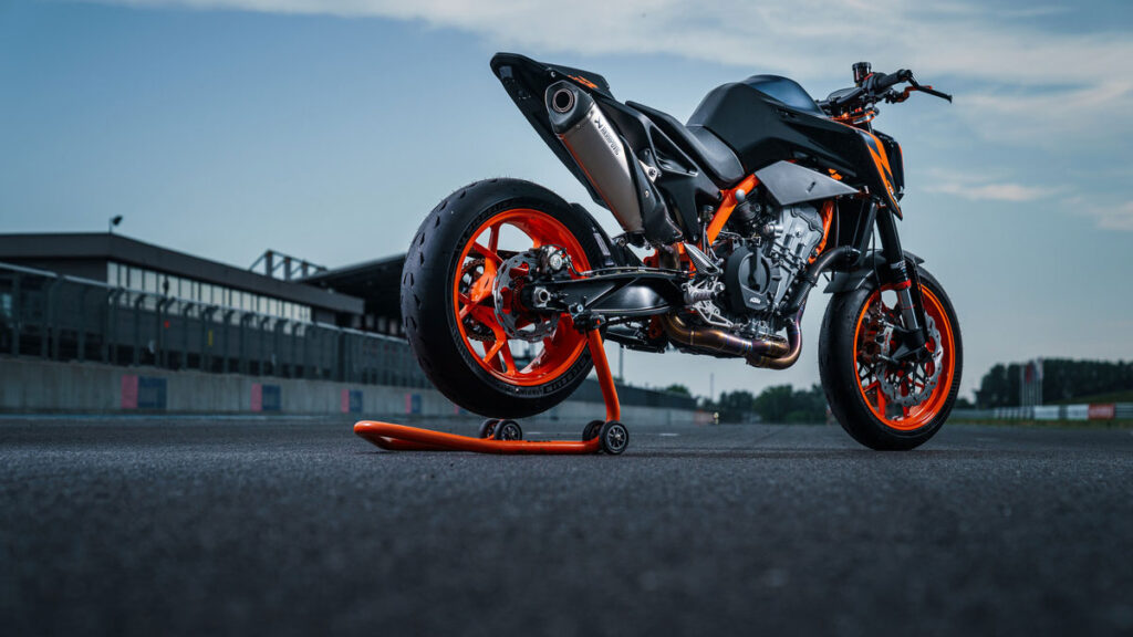 KTM 890 Duke R 2022: nuevo look 12 ktm-890-duke-r-2022