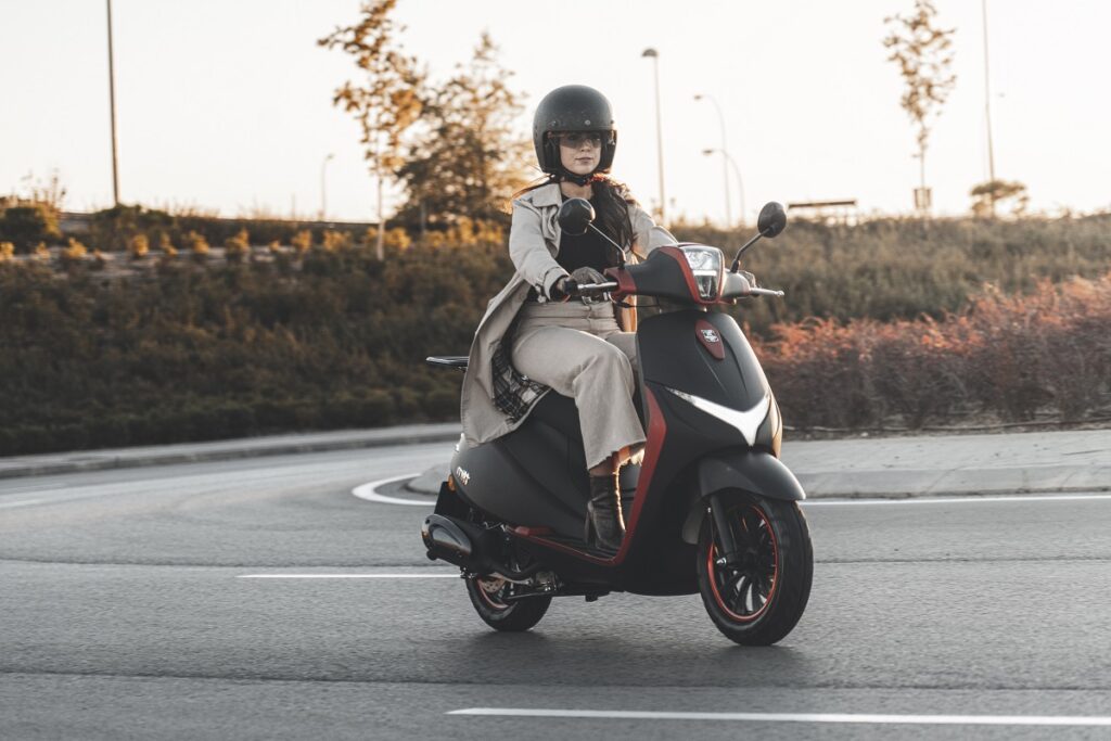 Nuevo scooter MITT 125 Alpha 10 MITT 125 ALPHA accion
