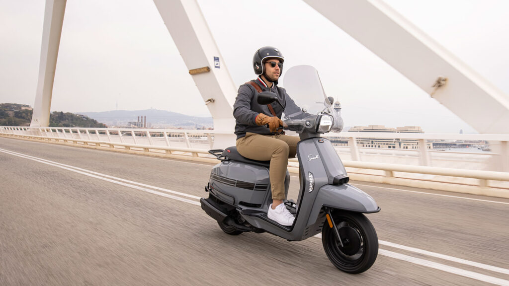 Vacaciones en moto con el Grupo KSR: diferentes propuestas; misma diversión 11 lambretta-v125.special-carnet-coche
