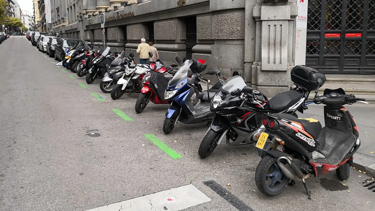 El fin de las terrazas en Madrid permitirá que haya más plazas de aparcamiento... también para motos 8 aparcamiento motos madrid