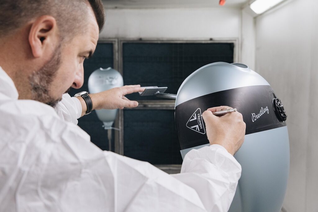Triumph y Breitling unen sus destinos lanzando dos exclusivas piezas de coleccionista 10 triumph speed twin breitling estatica trabajo manual