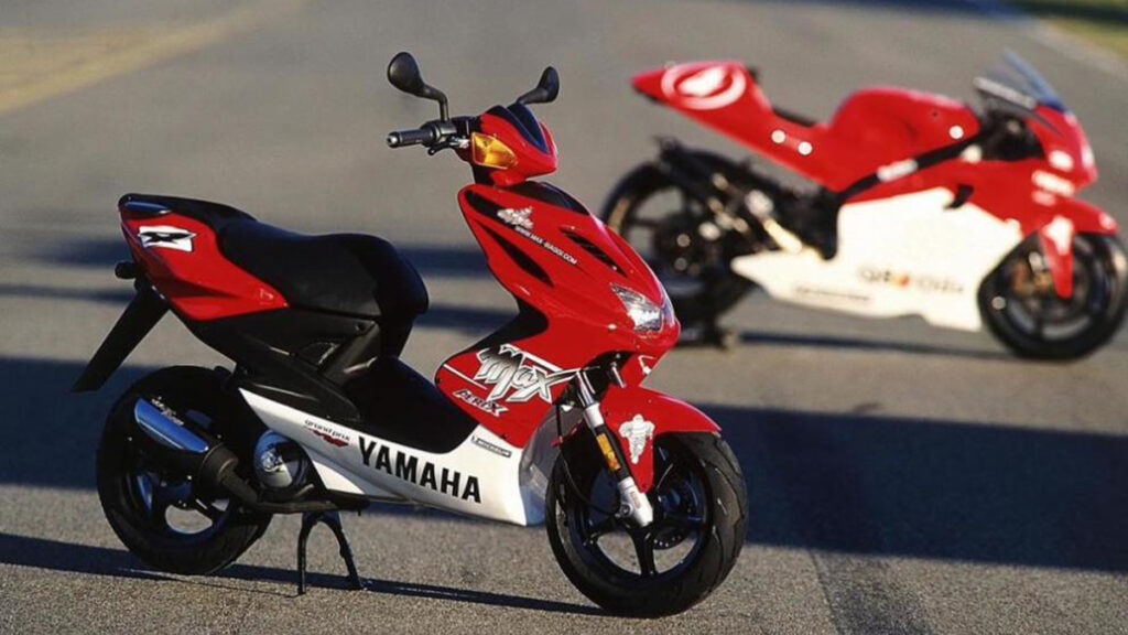 Estas son las motos más icónicas de los años 90 14 Yamaha JOG / Aerox