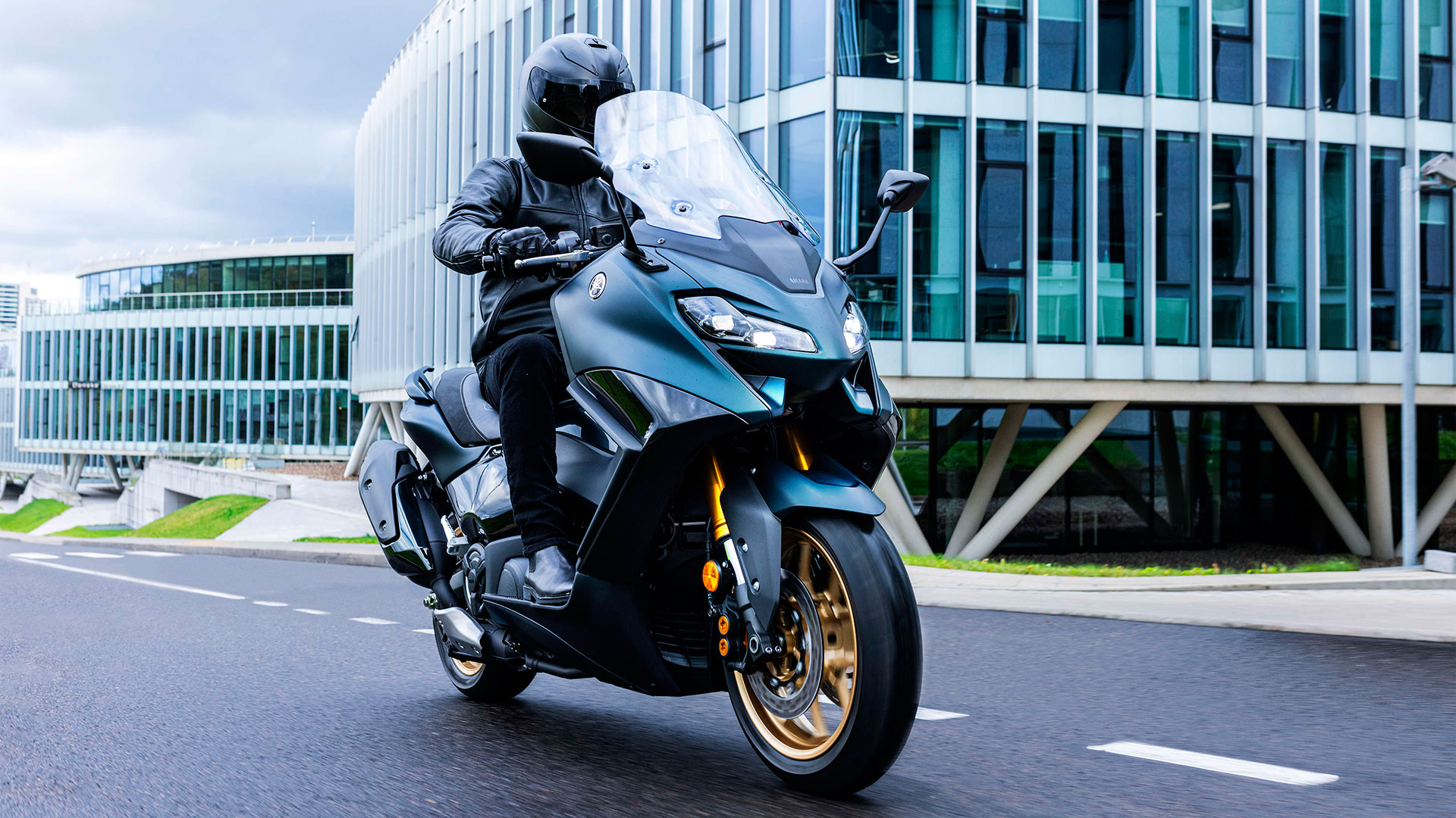 El Yamaha TMAX 2022, moto oficial del Advanced Factories 2022