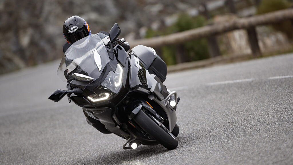 Seguridad en moto: 6 soluciones tecnológicas baratas que aplicar en las motos nuevas 10 BMW K 1600 GTL