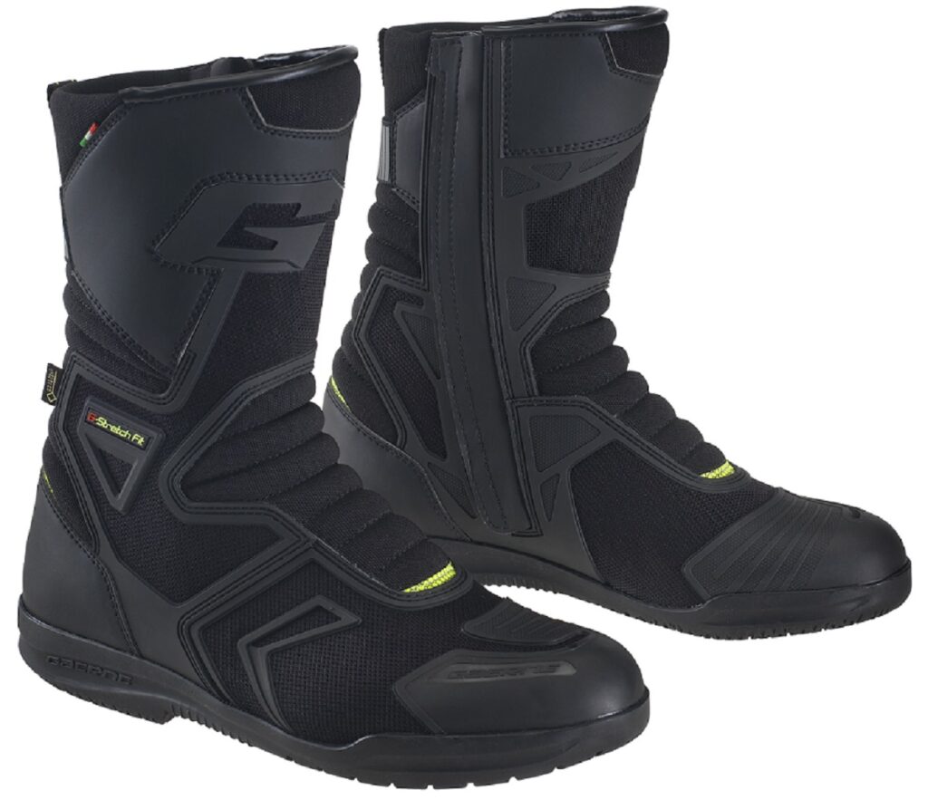 Equipamiento de seguridad para montar en moto: no te conformes con lo mínimo 15 GAERNE Helium Gore Tex