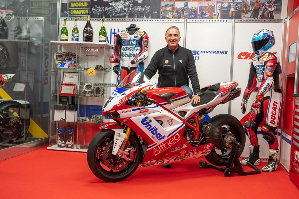 Museo "Moto Dei Miti" de Genesio Bevilacqua: una parrilla legendaria 15 Genesio Bevilacqua Checa 2011 campeona Ducati 1098R WSBK espacio