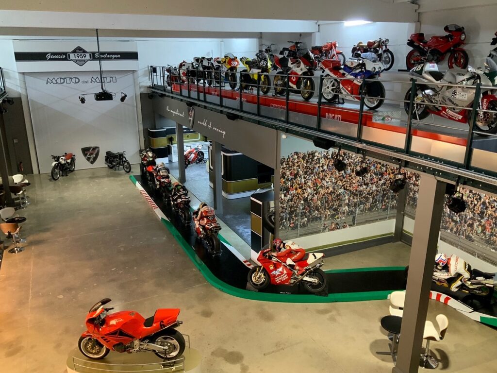 Museo "Moto Dei Miti" de Genesio Bevilacqua: una parrilla legendaria 12 Moto dei Miti pabellon 2 interior
