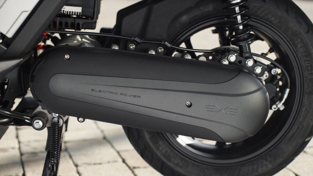¿Es este scooter eléctrico mejor que un 125? 10 Nerva press 28