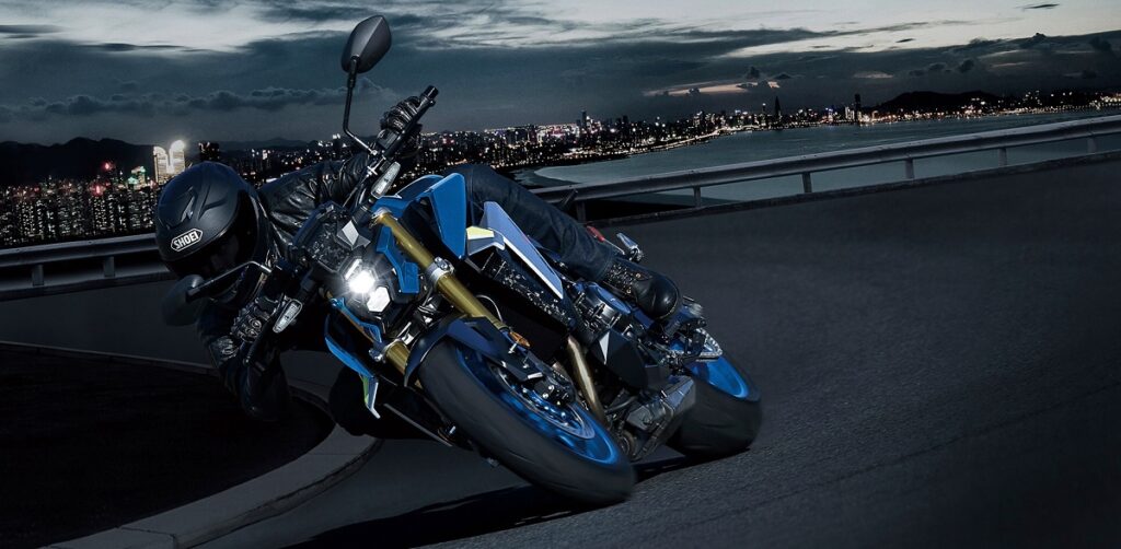 SUZUKI GSX S 1000 2022 accion 1