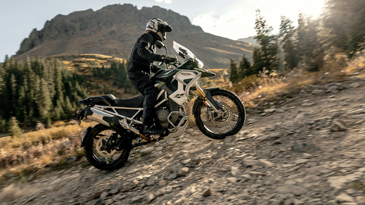 Mejora tu técnica de pilotaje offroad en moto trail con Triumph 1 Triumph Tiger 1200