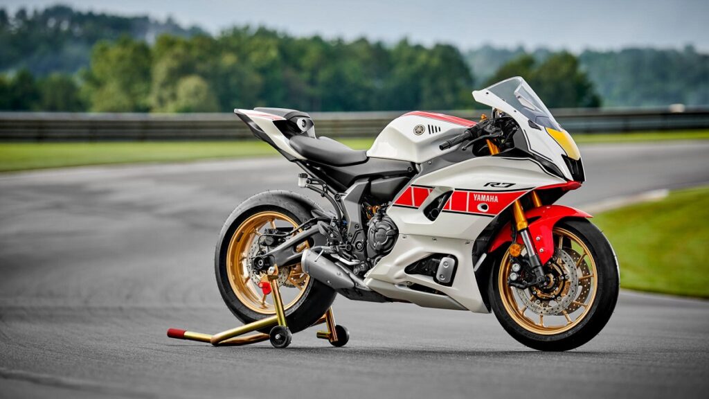Motos que te harán sentir como un auténtico piloto de MotoGP 16 Yamaha YZF700R7 60 aniversario