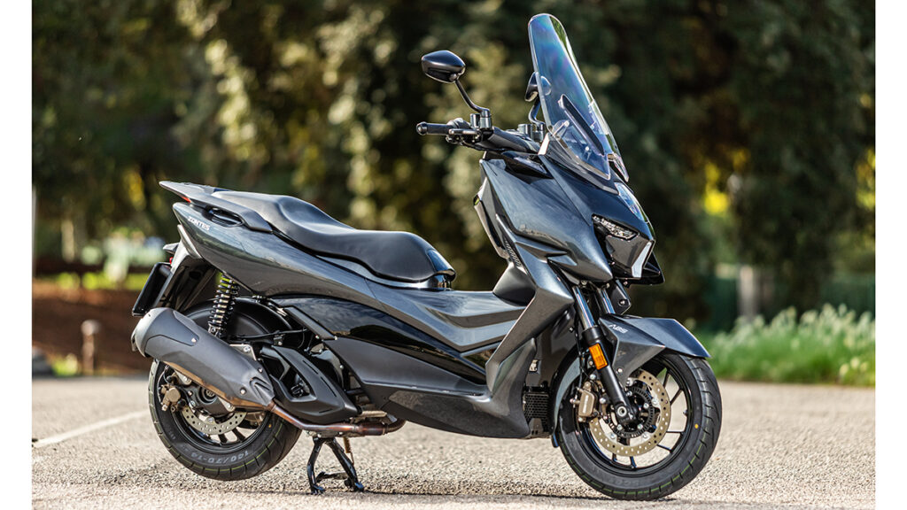 Yamaha XMAX 300 Tech Max: sus precios y scooter rivales 20 Zontes M310