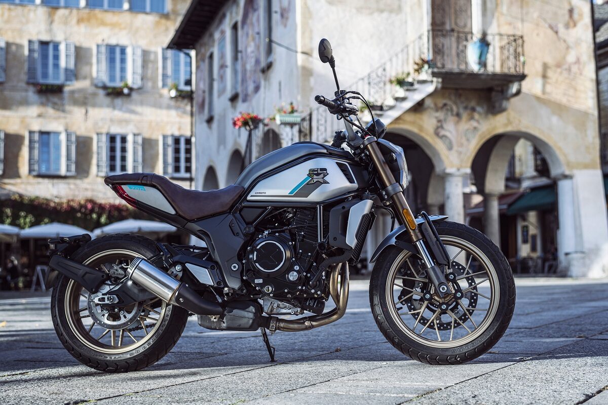 CFMoto 700 CL-X ya disponible para el carnet A2 con promoción especial 1 cfmoto HERITAGE 700CL X apertura