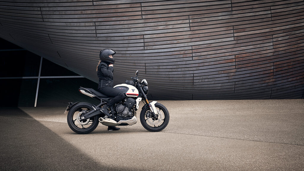 Chollo Triumph: pago a plazos sin intereses para algunos de sus modelos para el carnet A2 11 equipamiento medio triumph trident 660 apertura