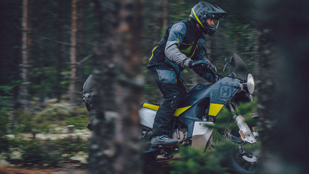 Husqvarna presenta su colección de ropa de 2022 11 coleccion-2022-ropa-husqvarna