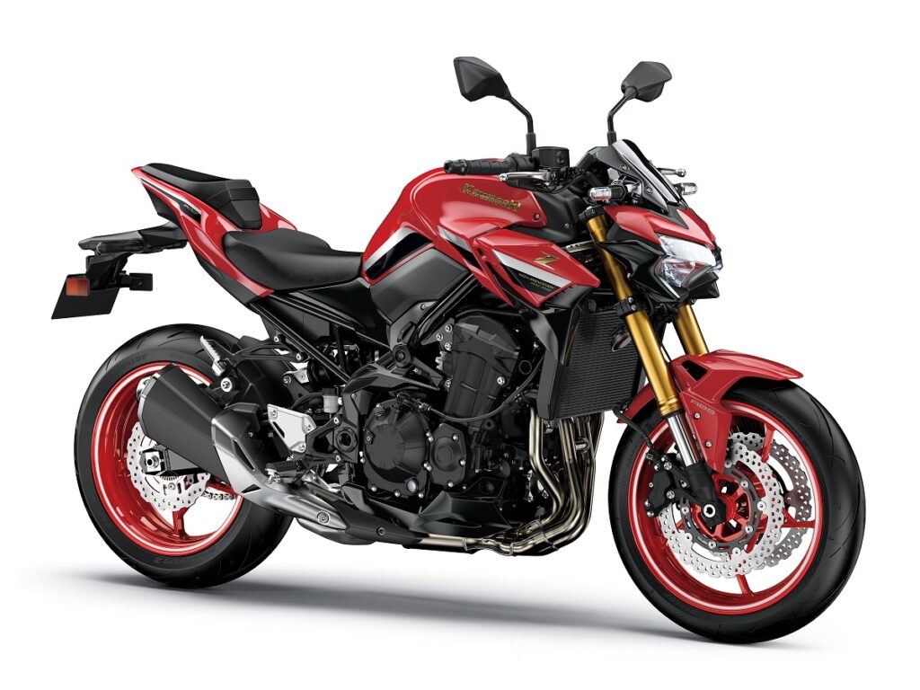 Kawasaki Z 50 Aniversario: ya disponibles todos los modelos conmemorativos en los concesionarios 11 kawasaki Z900 derecha