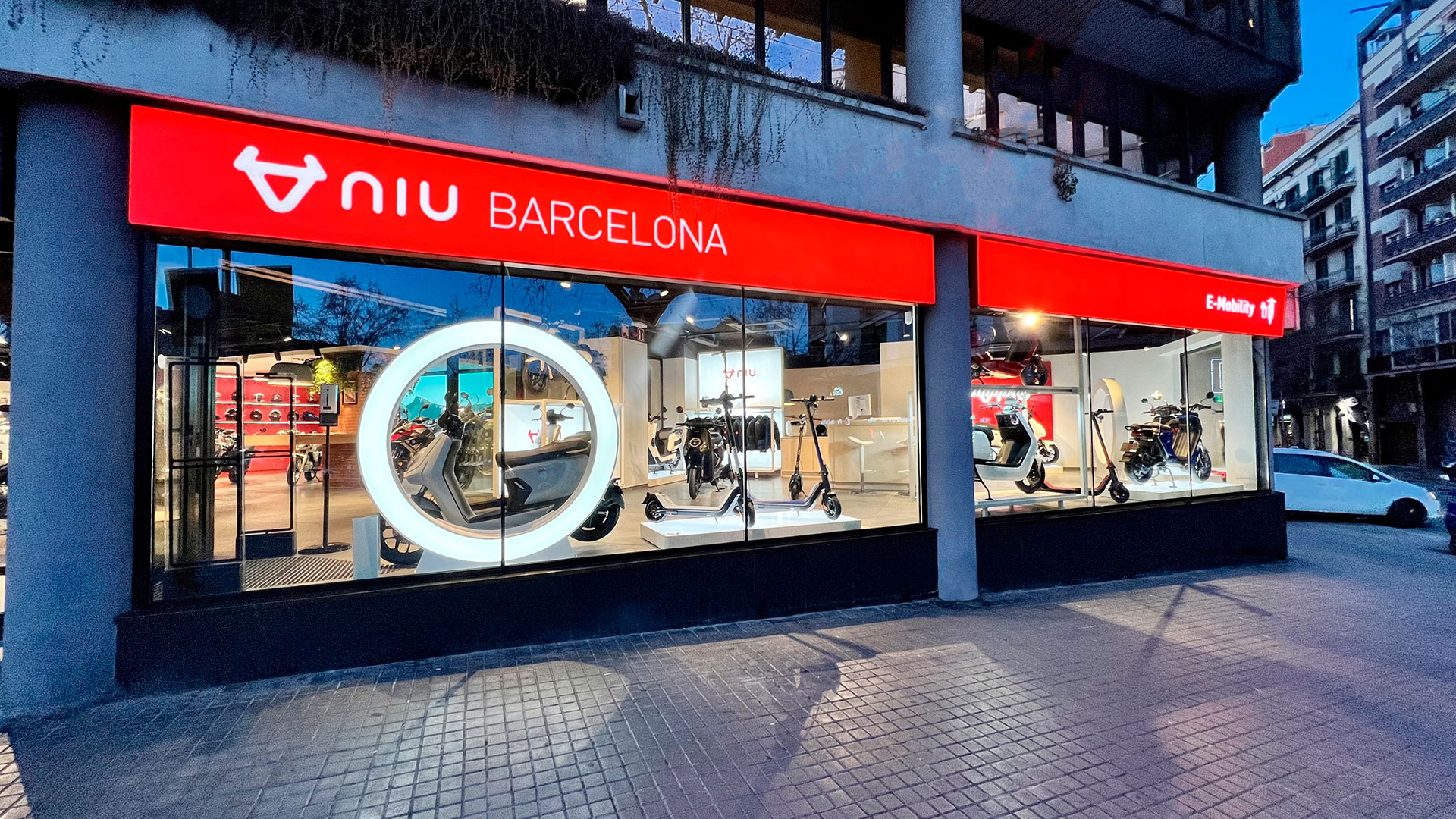 NIU inaugura una nueva flagship store en Barcelona