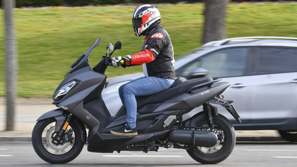 ¿Es este scooter eléctrico mejor que un 125? 13 prueba nerva exe