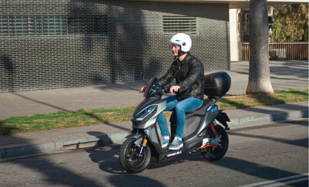 Nuevo scooter Rieju E-City: un paso más en el concepto eléctrico nacional 11 rieju e city 3000w accion