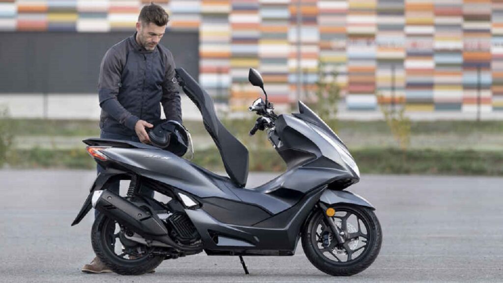 Qué interesa más: ¿Conducir una 125 con el carné de coche o sacarse el carné A2? 11 A2 o 125 scooter