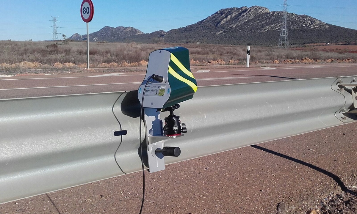 Radar Velolaser: IMU agradece a la DGT y a la ATGC las instrucciones para evitar su colocación sobre el guardarraíl 1 velolaser guardarrail apertura