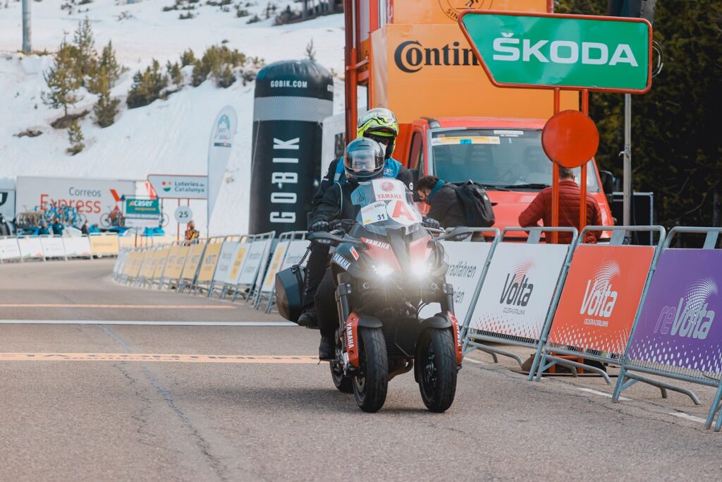 Yamaha Niken: vuelve a rodar en La Volta Ciclista Catalunya 2022 12 yamaha niken vuelta ciclista cataluna 2