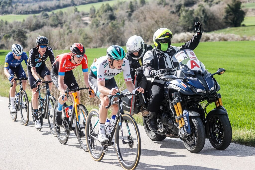 Yamaha Niken: vuelve a rodar en La Volta Ciclista Catalunya 2022 11 yamaha niken vuelta ciclista cataluna 3