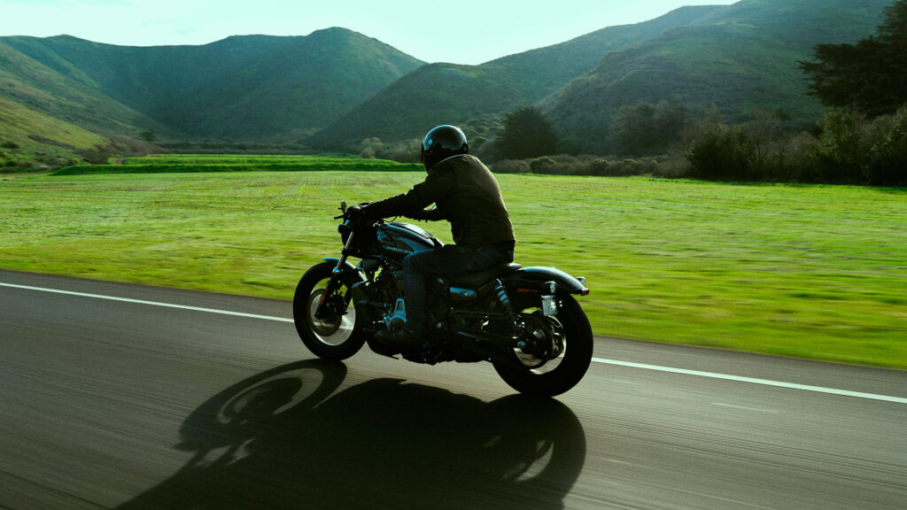 Nueva Harley-Davidson Nightster: la hermana pequeña de la Sportster 13 22 rh975 nightster riding f1463