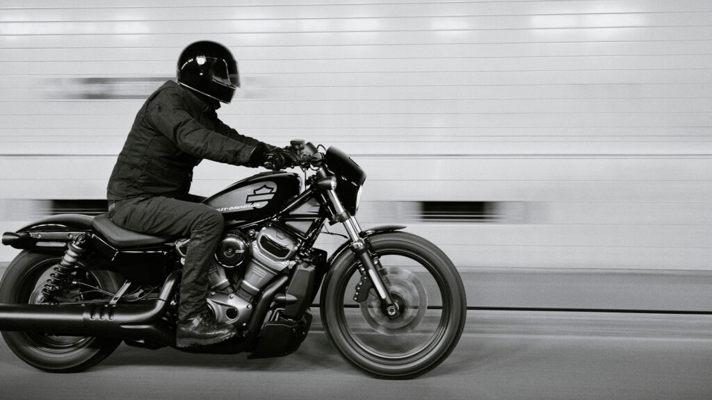 Nueva Harley-Davidson Nightster: la hermana pequeña de la Sportster 14 22 rh975 nightster riding f2499