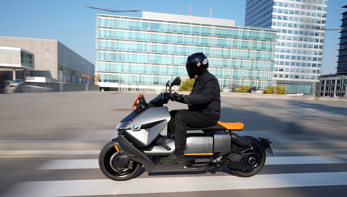 Soccoters eléctricos: los modelos que son novedad en 2022 7 BMW CE 04 accion 3