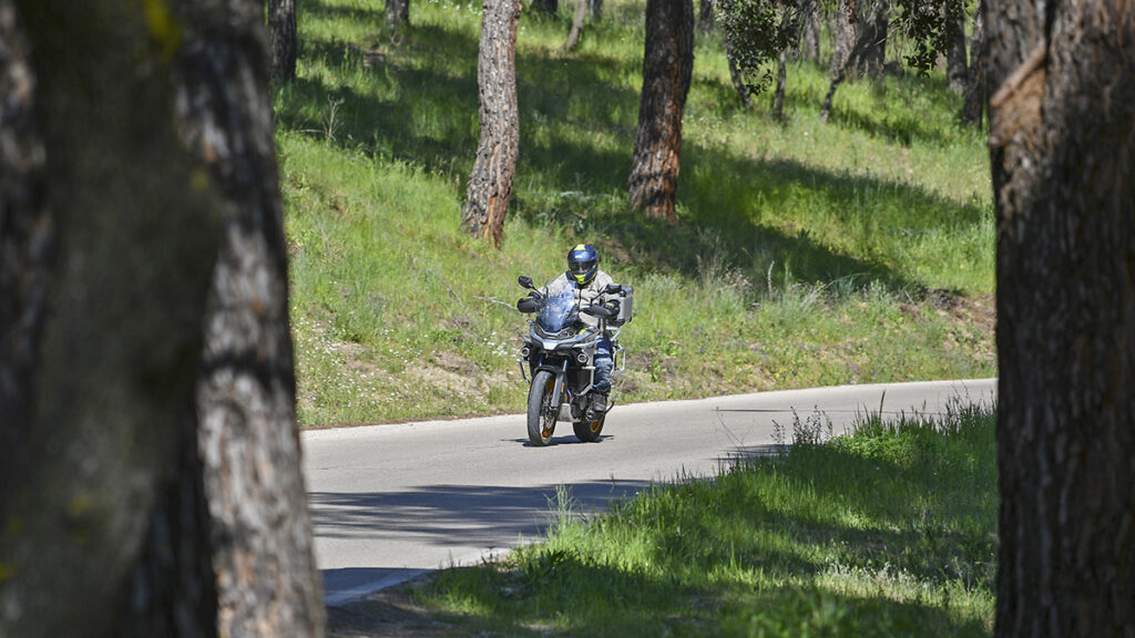 Prueba CF Moto 800 MT: la trail china con tecnología de KTM 16 CFMoto 800MT 15
